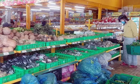 Triển khai phiếu mua hàng thiết yếu: Nơi đông, chỗ vắng