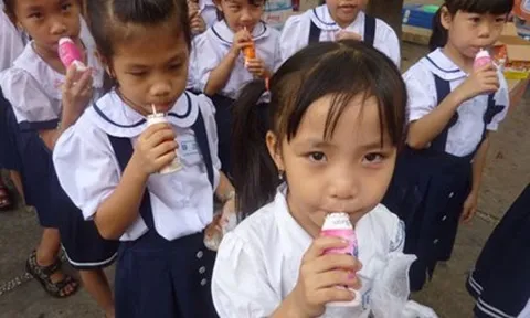 Phòng giáo dục ký “nhầm” văn bản độc quyền sữa