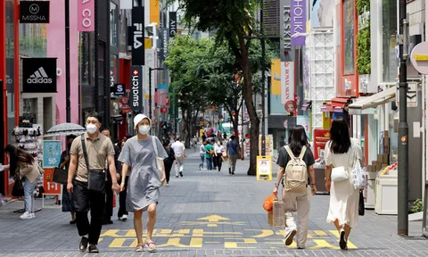 Châu Á thận trọng mở cửa giữa Covid-19