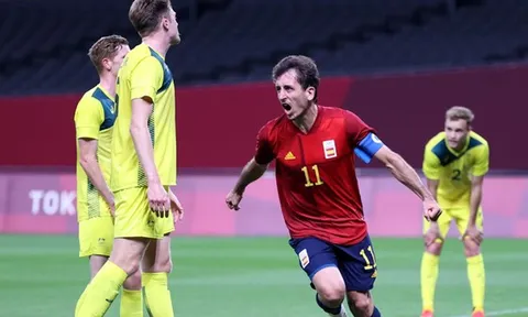 Bóng đá nam: Oyarzabal lại sắm vai người hùng