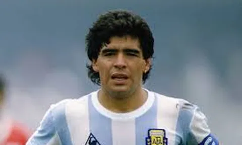 Maradona qua đời ở tuổi 60