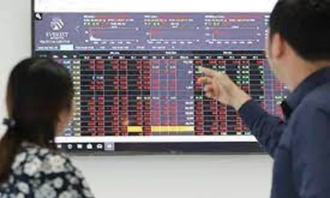 Hệ thống xử lý sự cố vận hành ngày đầu: VN-Index giảm gần 10 điểm