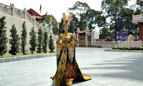 Thái Thị Hoa đoạt giải quốc phục tại Hoa hậu Trái đất