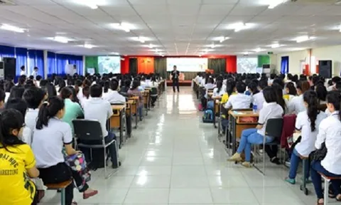 Nhiều trường ĐH tuyển thẳng học sinh giỏi THPT: Ảo, vỡ trận?