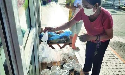 San sẻ yêu thương trong mùa dịch